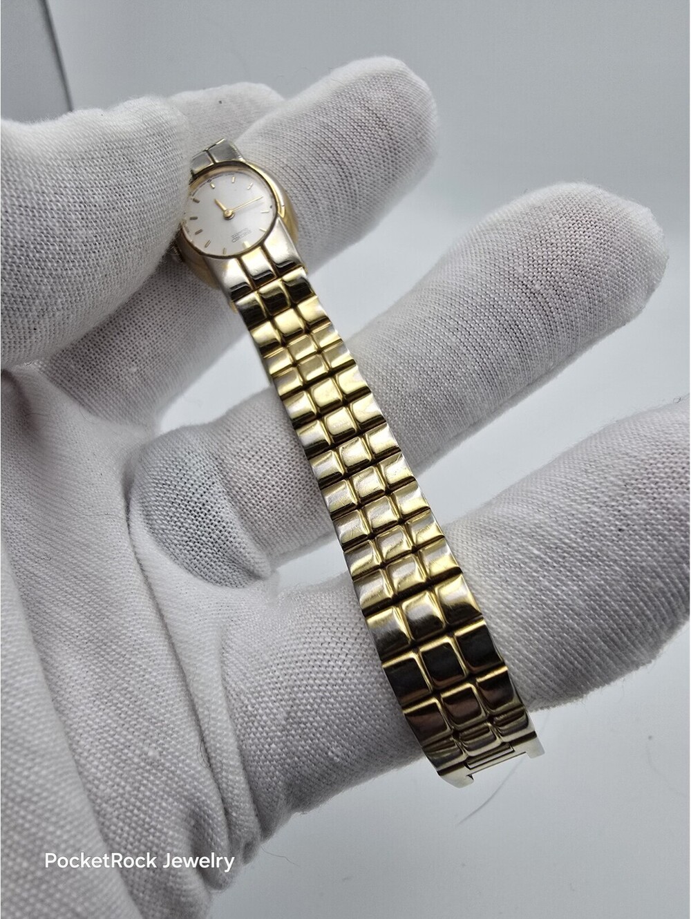 Seiko Quartz Ladies Oval White Dial Two Tone Bracelet Dress Watch 1N00-0A68 - Picture 5 of 13
